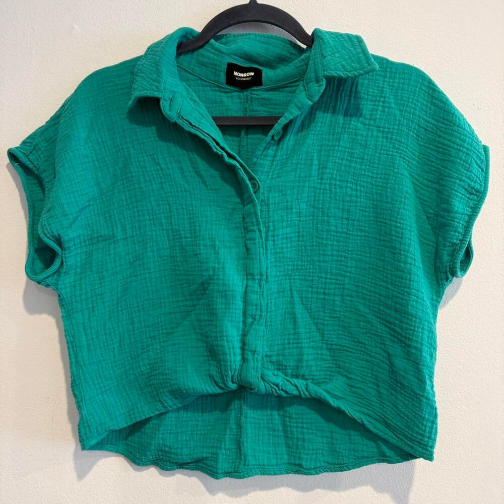 Green cropped button up shirt